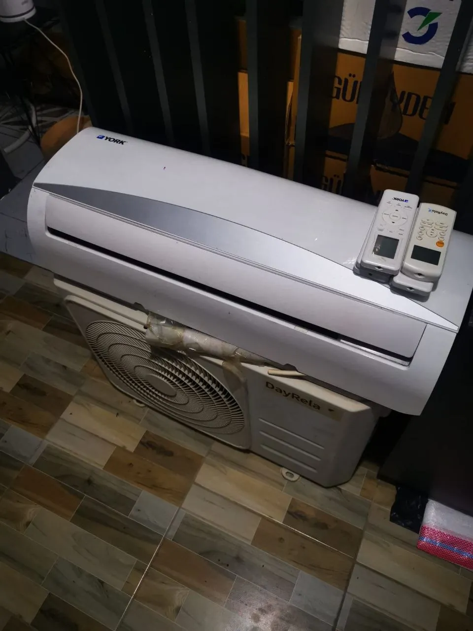 Инверторные кондиционеры York 12000 BTU 1