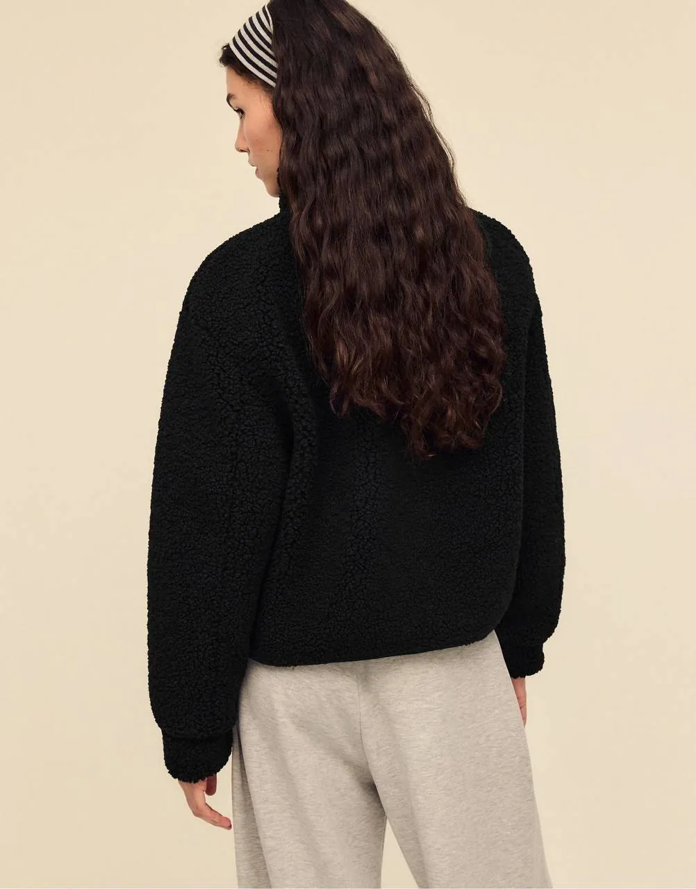 Чёрная куртка Stradivarius размера M 2