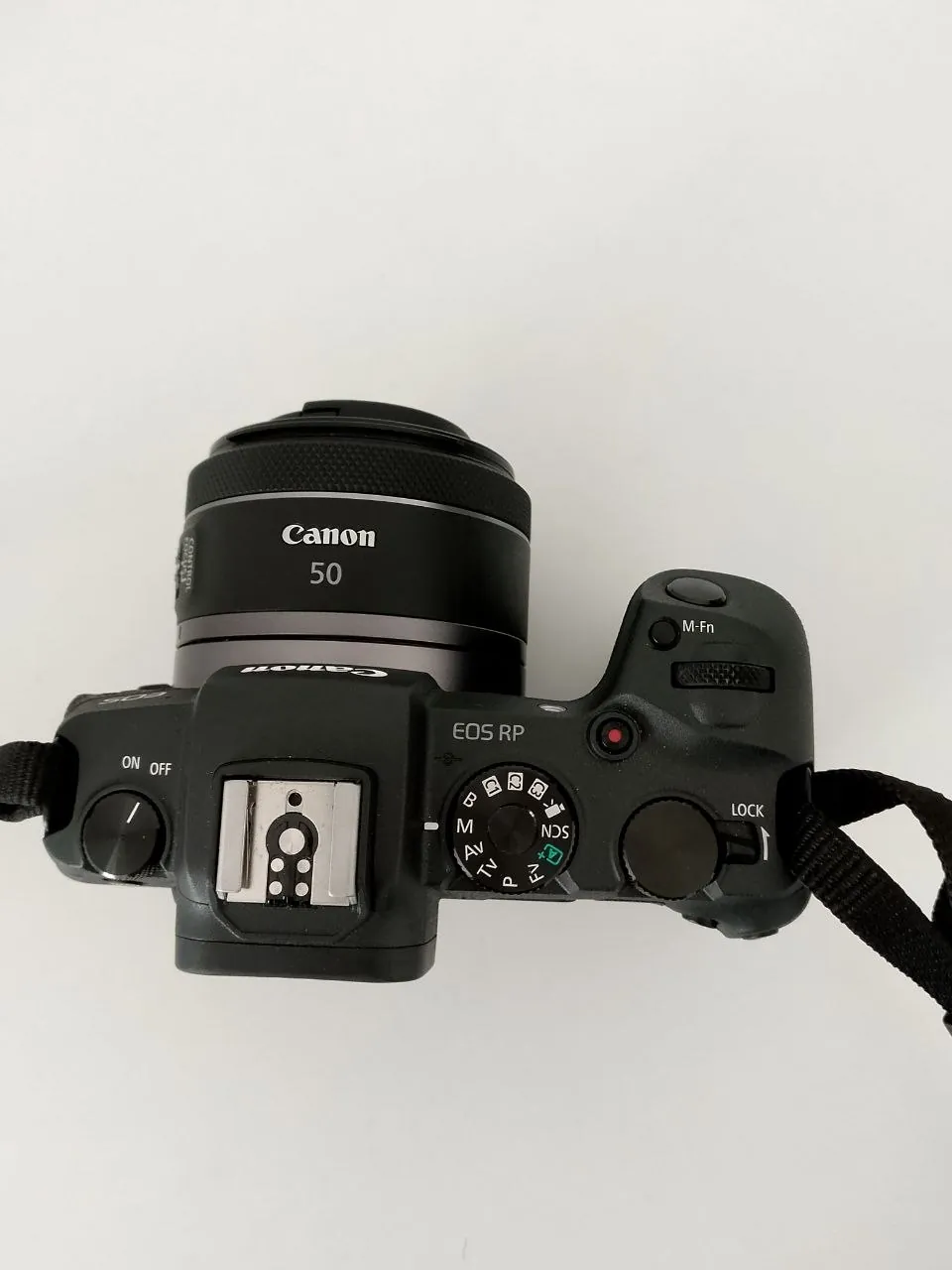 Фотоаппарат Canon EOS RP с объективом и вспышкой 2