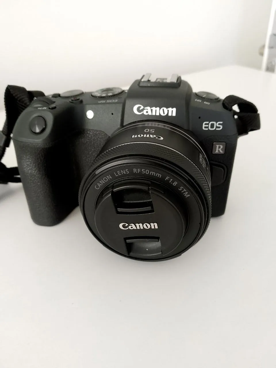 Фотоаппарат Canon EOS RP с объективом и вспышкой 4