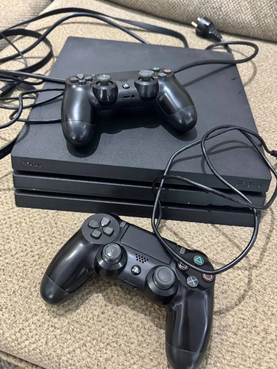 Игровая приставка PlayStation 4 Pro 1TB 2