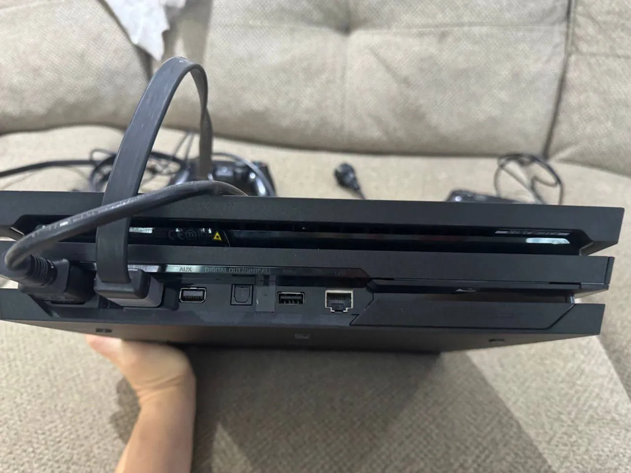 Игровая приставка PlayStation 4 Pro 1TB 3