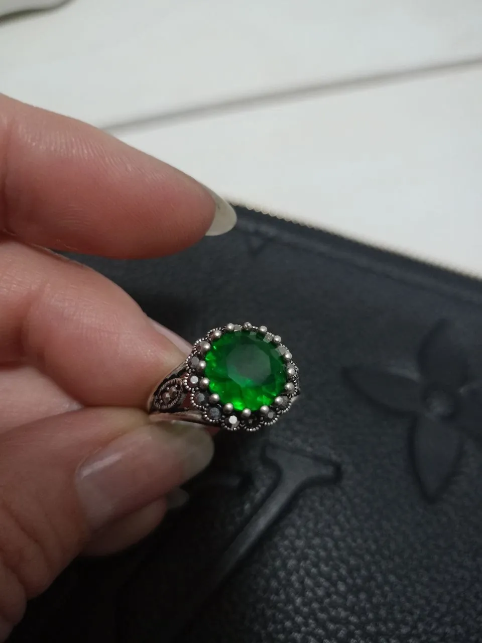 Серебряное кольцо винтажное с зелёным кварцем 1
