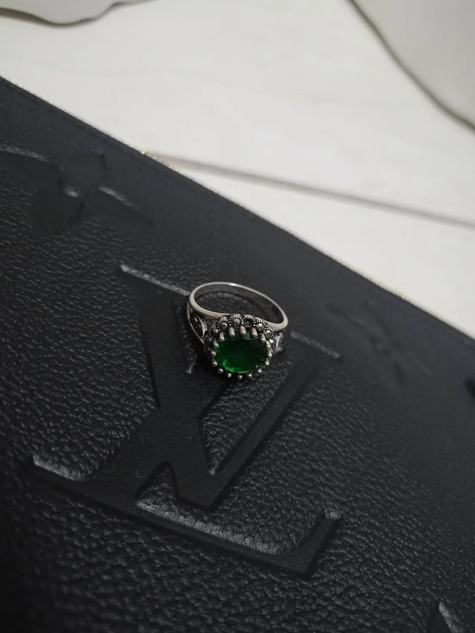 Серебряное кольцо винтажное с зелёным кварцем 2
