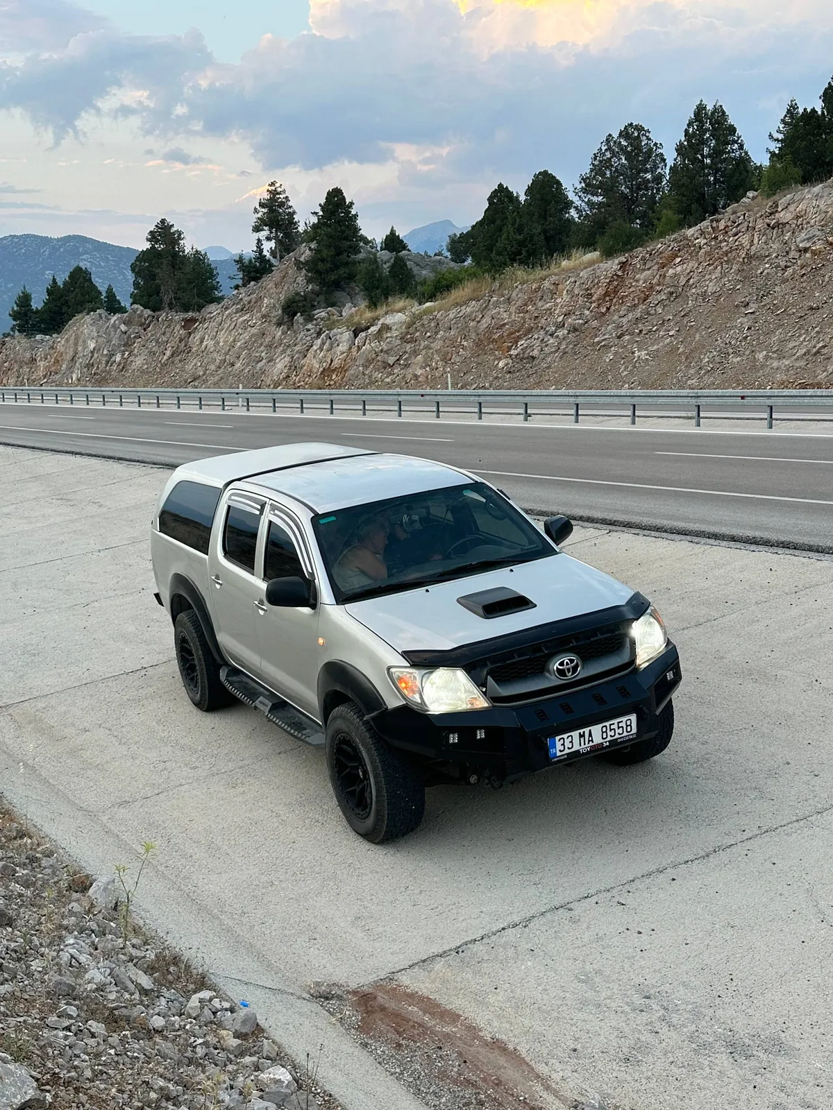 Toyota Hilux 2010 года в хорошем состоянии 1