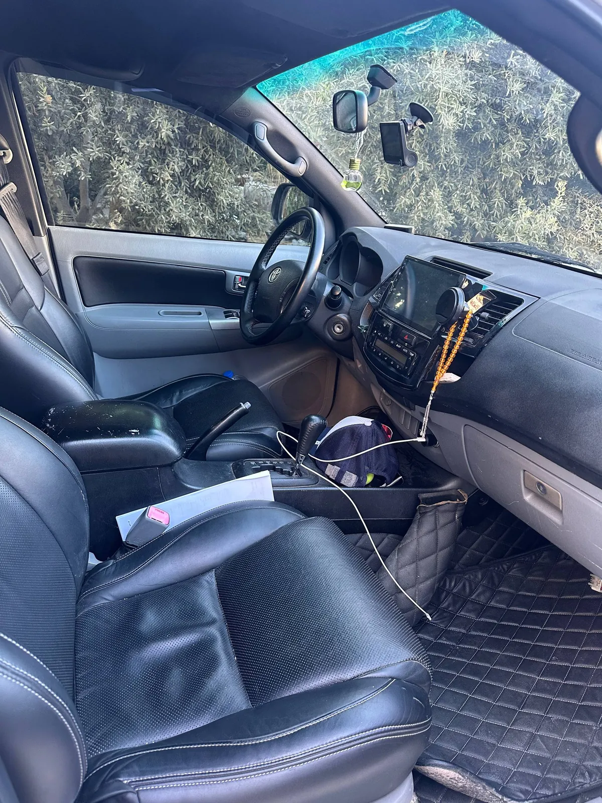 Toyota Hilux 2010 года в хорошем состоянии 4