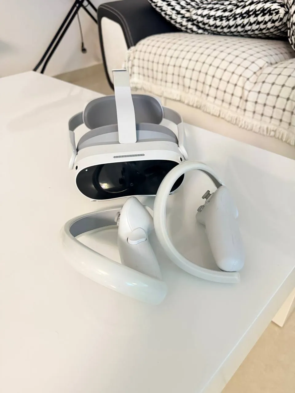 VR-шлем Pico 4 128 ГБ в Махмутларе 3
