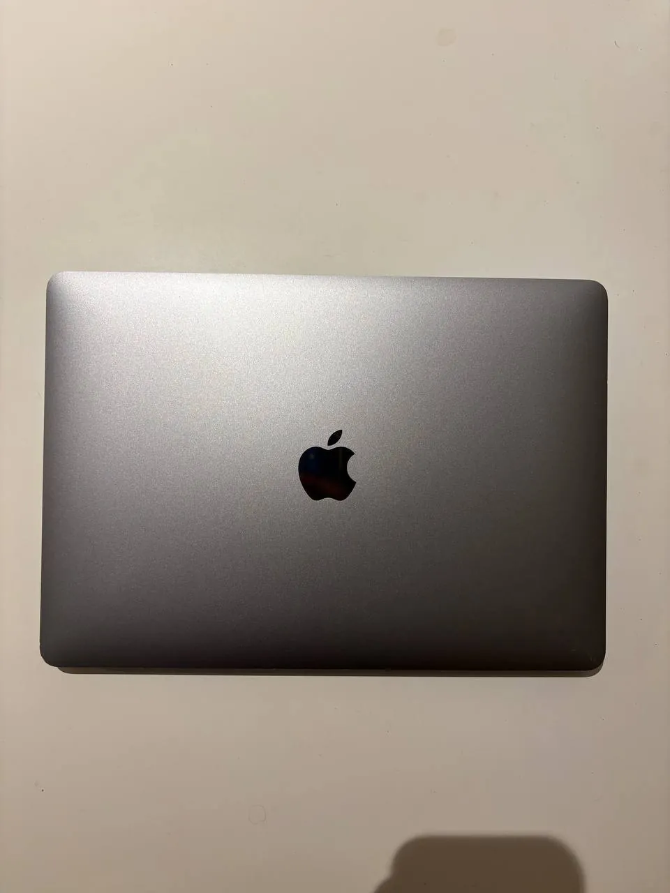 Ноутбук MacBook Air M1 и наушники AirPods Max 2