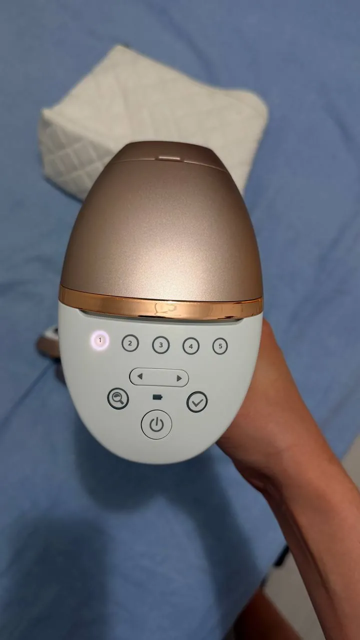 Фотоэпилятор Philips Lumea с насадками и сумкой 3