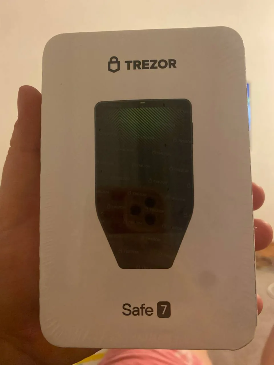 Аппаратный криптокошелёк Trezor Safe 7 1