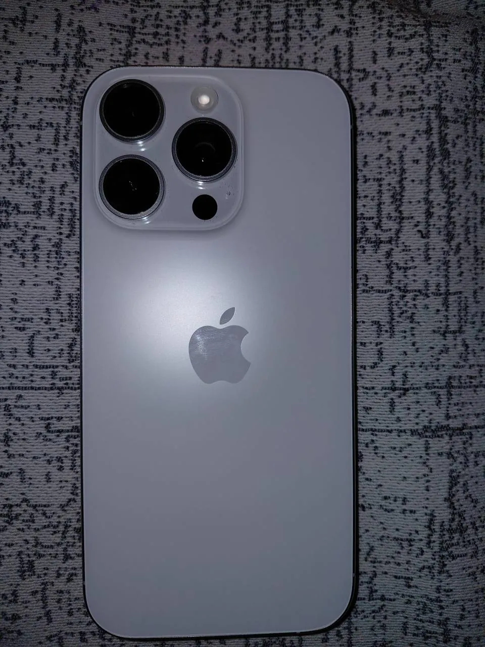 IPhone 16 Pro с аккумулятором 89% 1
