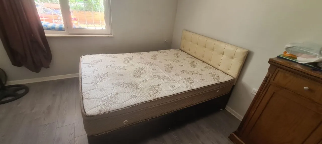 Двухспальная кровать с матрасом 150х200 см 2